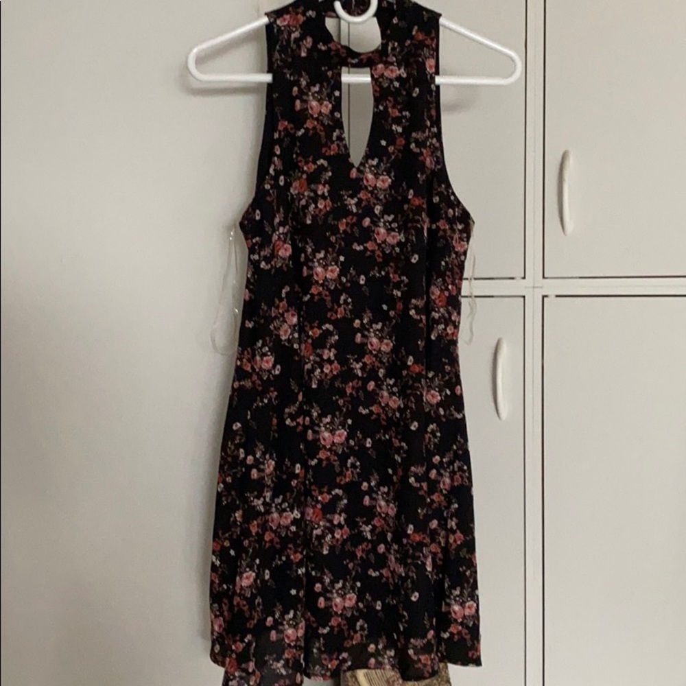 Francesca’s XS black floral shift mini dress